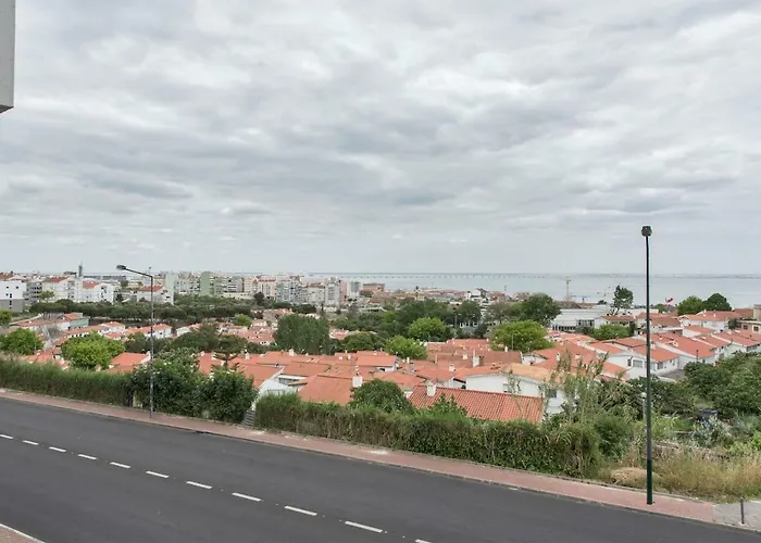 Lovely 3 Bedroom For The Perfect In Διαμέρισμα