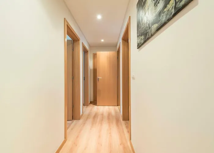 Διαμέρισμα Lovely 3 Bedroom For The Perfect In *