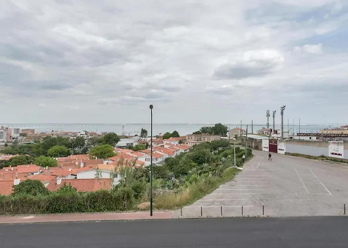 Lovely 3 Bedroom For The Perfect In *